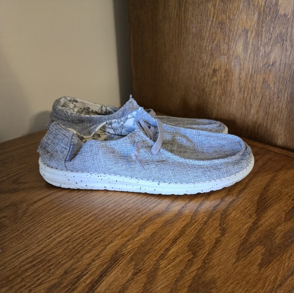 Women's Hey Dude grey Wendy shoes size 8 in very good condition - Picture 4 of 9